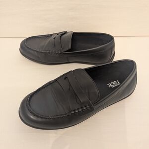 Nordstrom Rack Black Kids Dress Loafers - Size 4